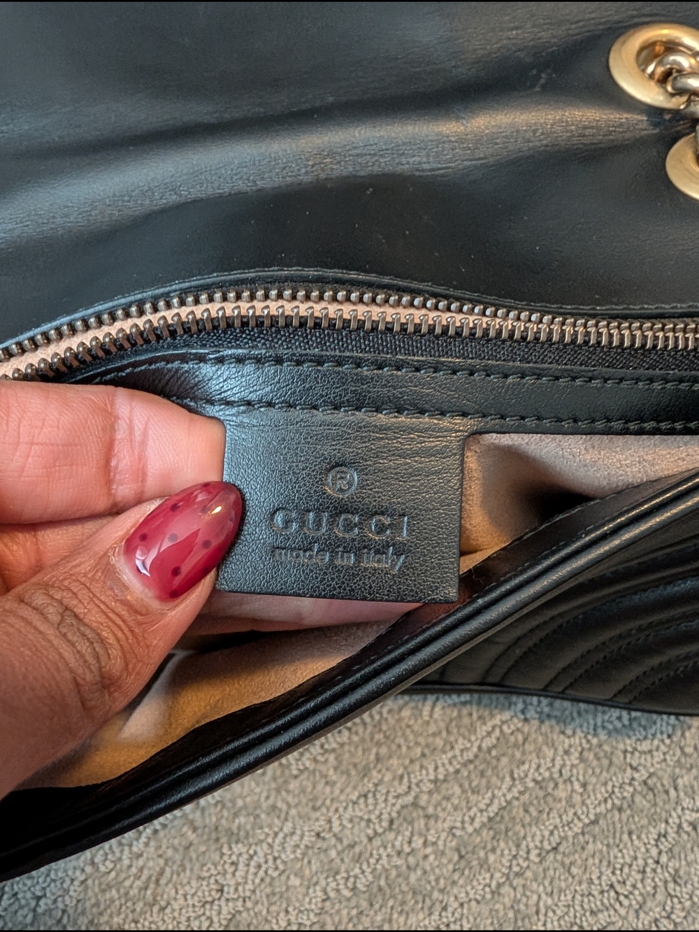 Gucci Marmont Matelassé Shoulder Bag - Picture 11 of 16